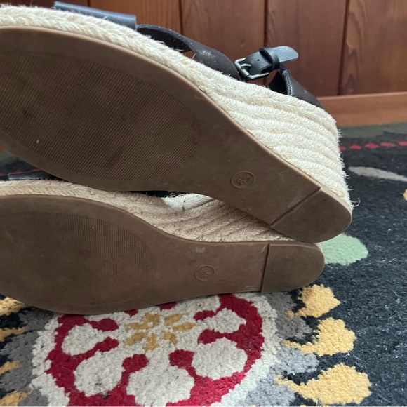 Universal Thread black wedge sandals size 8 1/2 - Picture 4 of 5